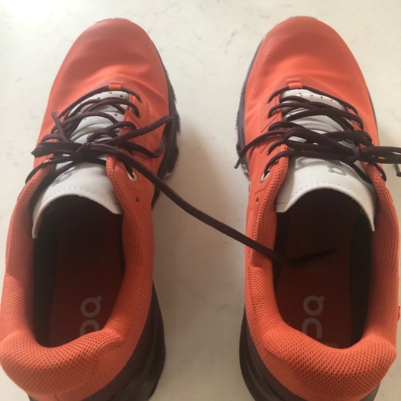 ON Cloud sneakers - Picture 3 of 4